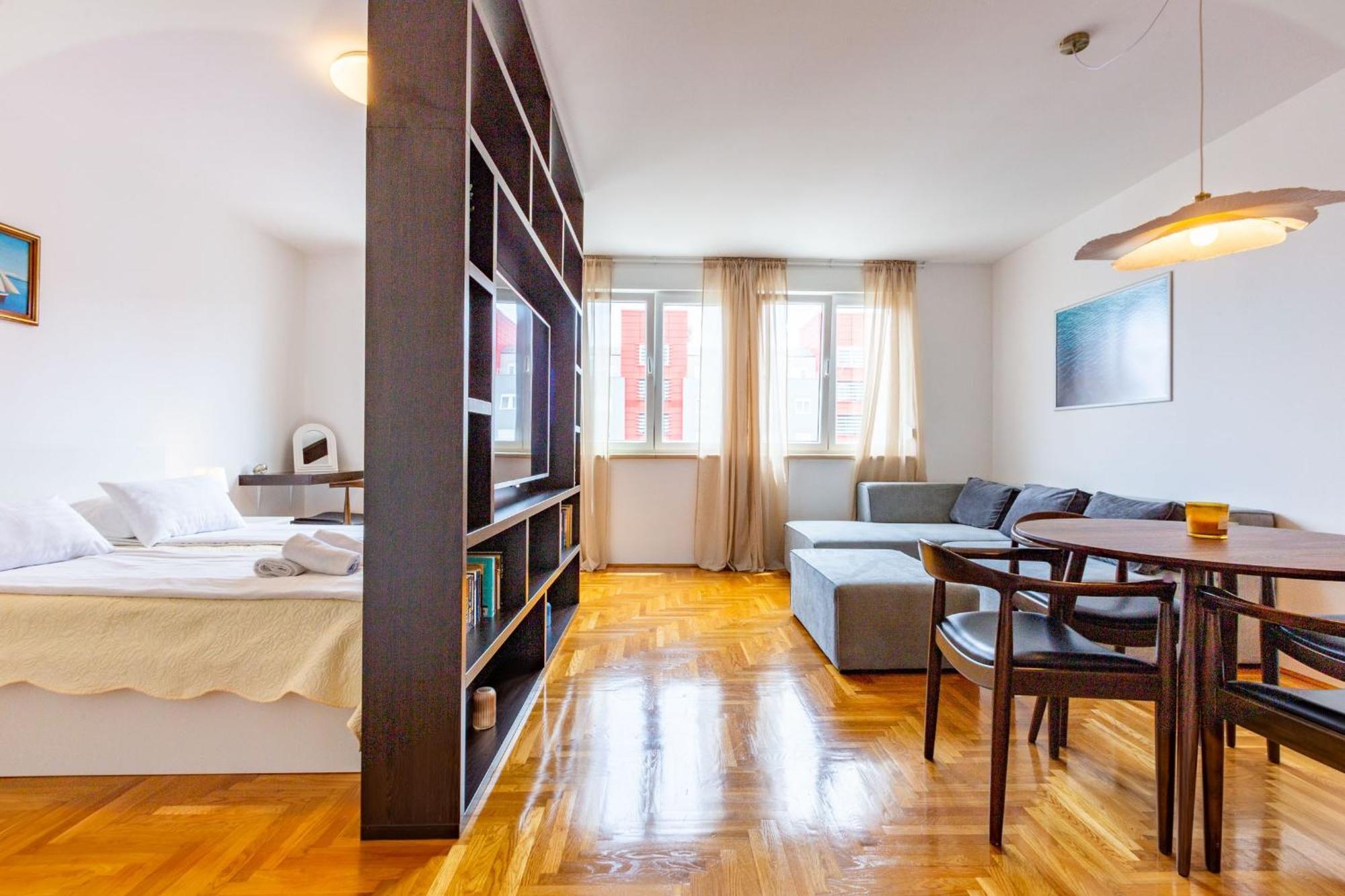 Apartment Amarena With Parking Zadar