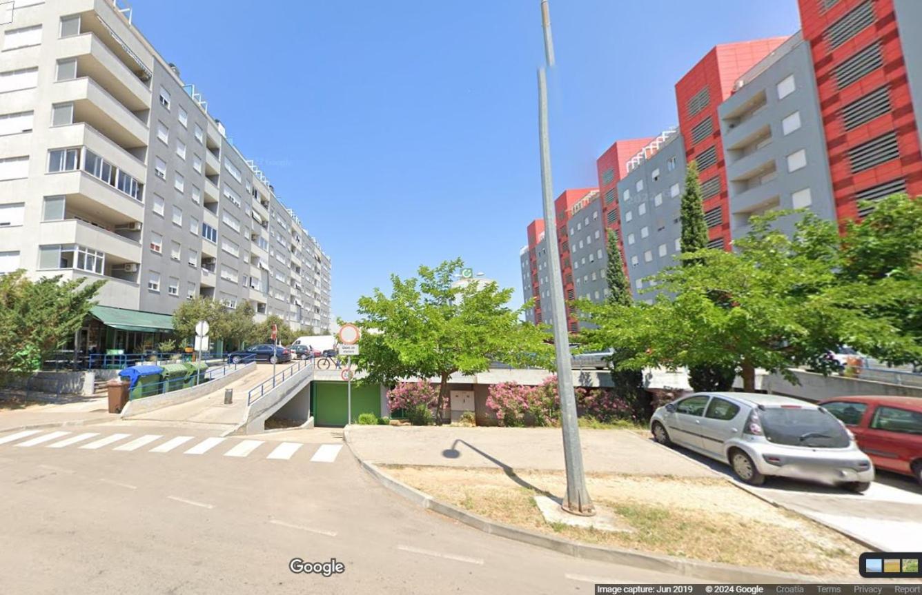 Amarena With Parking Lägenhet